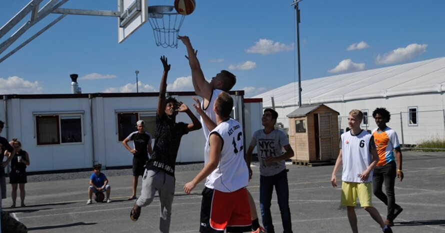 „Ob der `rein geht?“ - spannende Sekunden beim Basketball in der HEAE Calden mit Aktiven der ACT Kassel (Photo: ACT Kassel, BB-Abt.)