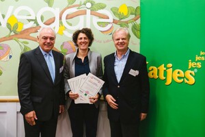 Tobias Bachmüller (Katjes Fassin GmbH + Co. KG), Julia Sandmann (LSV) und Walter Schneeloch (DOSB) (v.r.n.l.) Copyright: Paul Aidan Perry