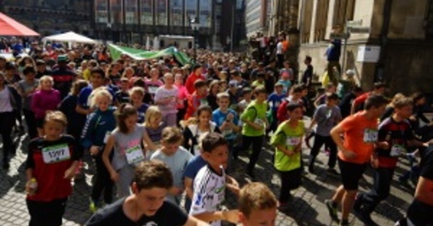 Motivierte Kinder und Jugendliche laufen für Vielfalt und Frieden!