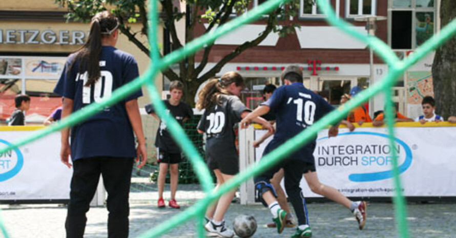 Straßenfußball und Ubuntu standen bei der "Straßenfußball für Toleranz WM 2010" in Baden-Württemberg im Mitteltelpunkt
