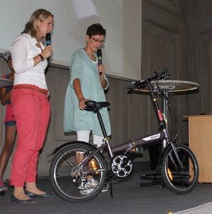 Kareen Manz präsentiert Regensburger Fahrradprojekt