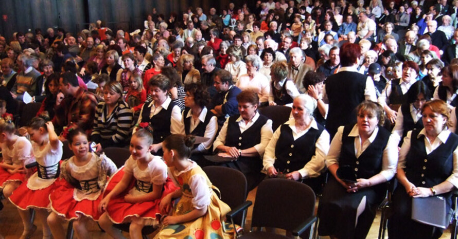 Über 400 Gäste haben das interkulturelle Programm am 06. April 08 in Bad Buchau verfolgt